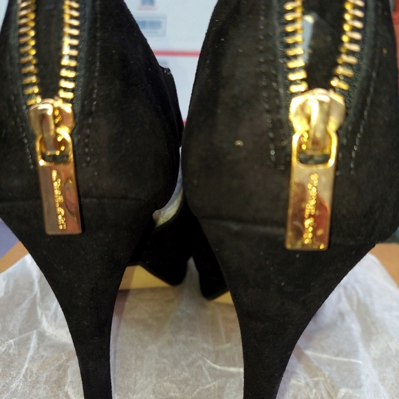 NIB MICHAEL Michael Kors Black sz 9.5 ELENA Cross Strap Platform Heels - Picture 2 of 11